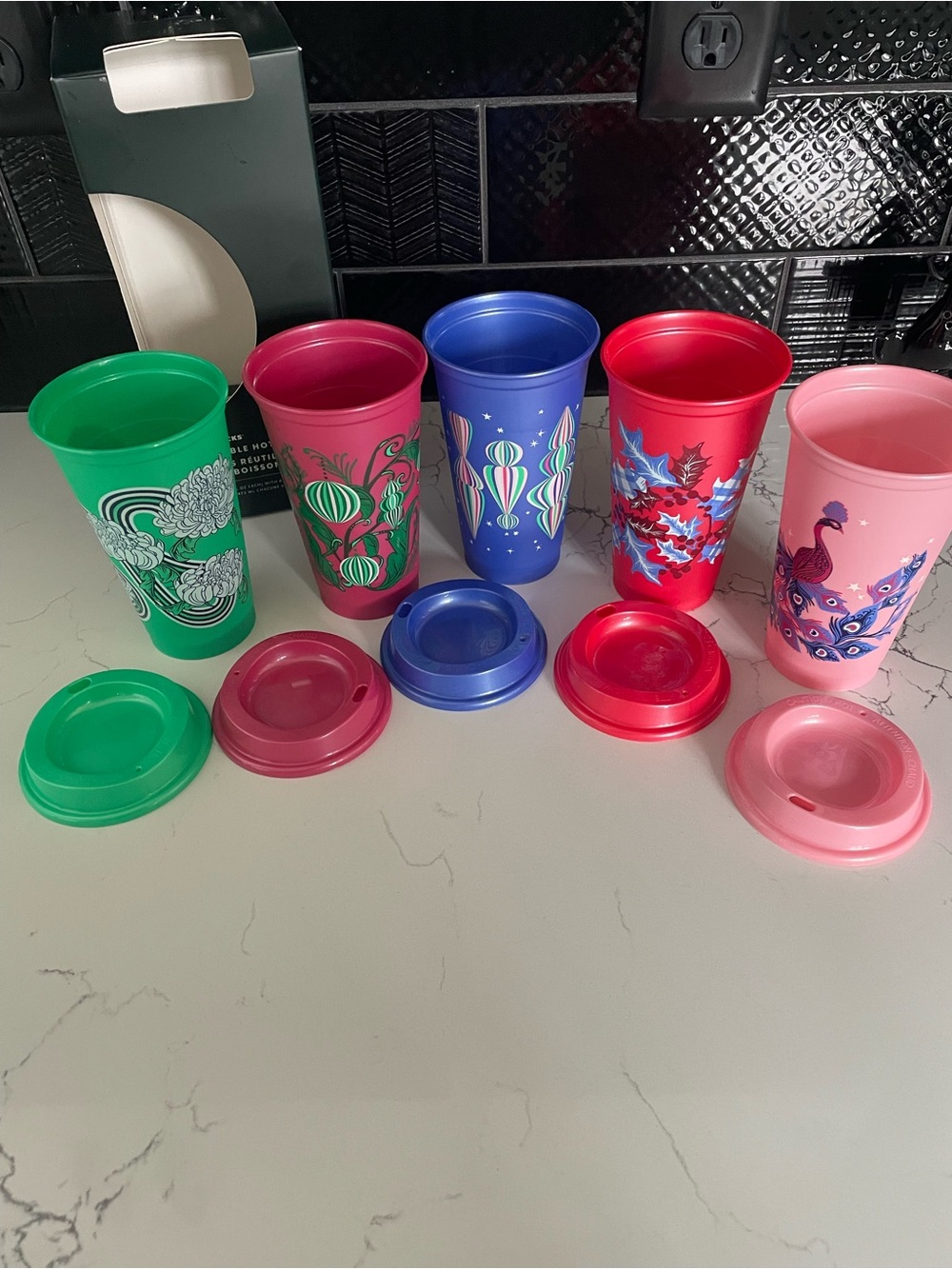 Assorted Color Reusable Party Cups with Lids - Green, Pink, Blue, Red